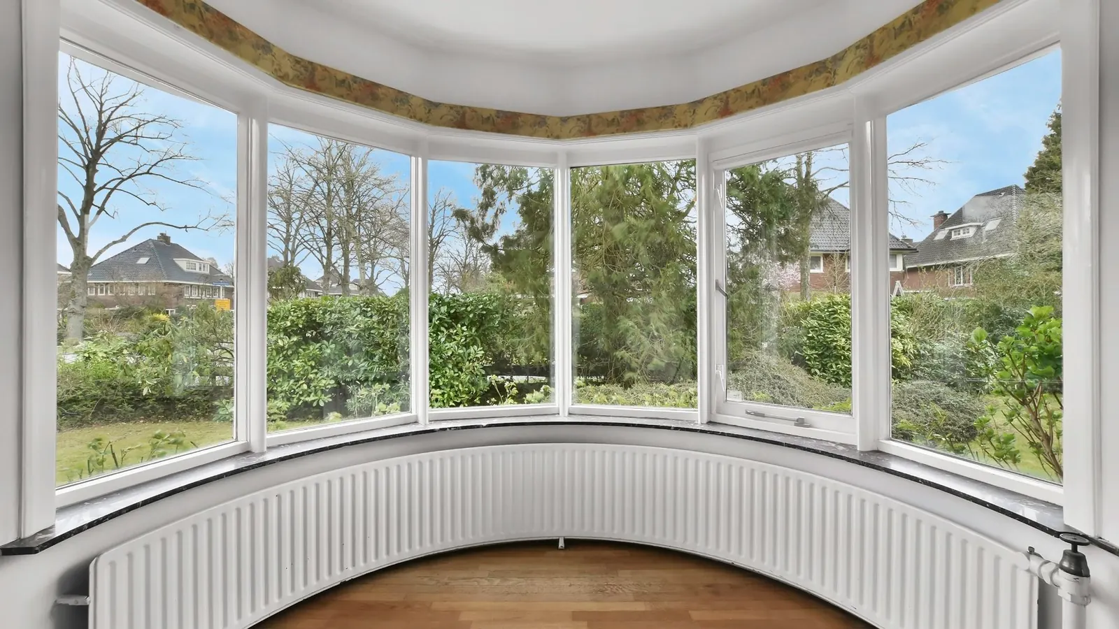 Glass cleaning service in Wagner SD for bay windows